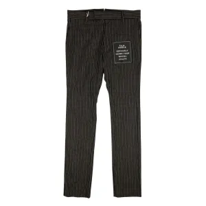 Schwarze Nadelstreifenhose
