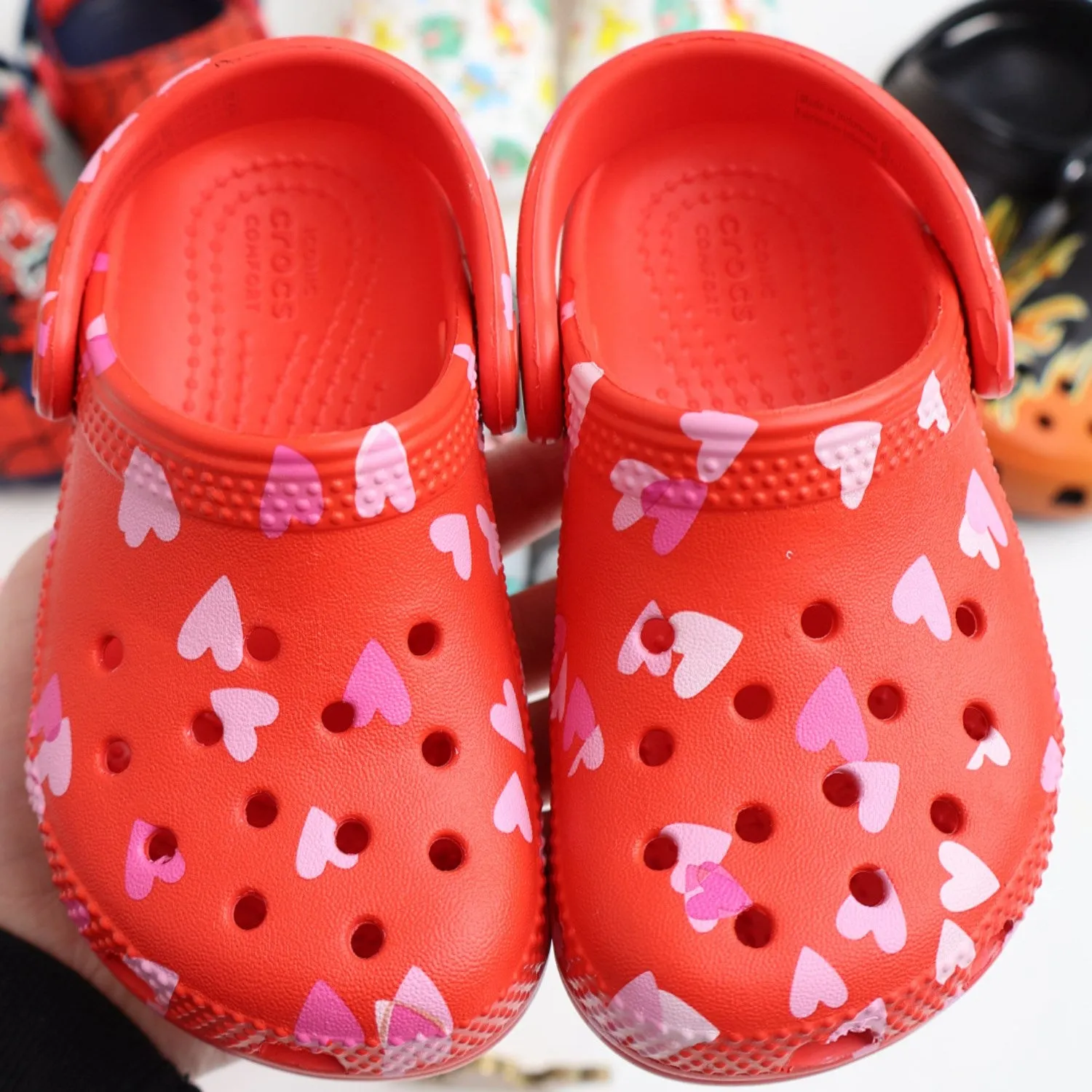 Crocs Cherry Rot Klassische VDay Clogs Crocs