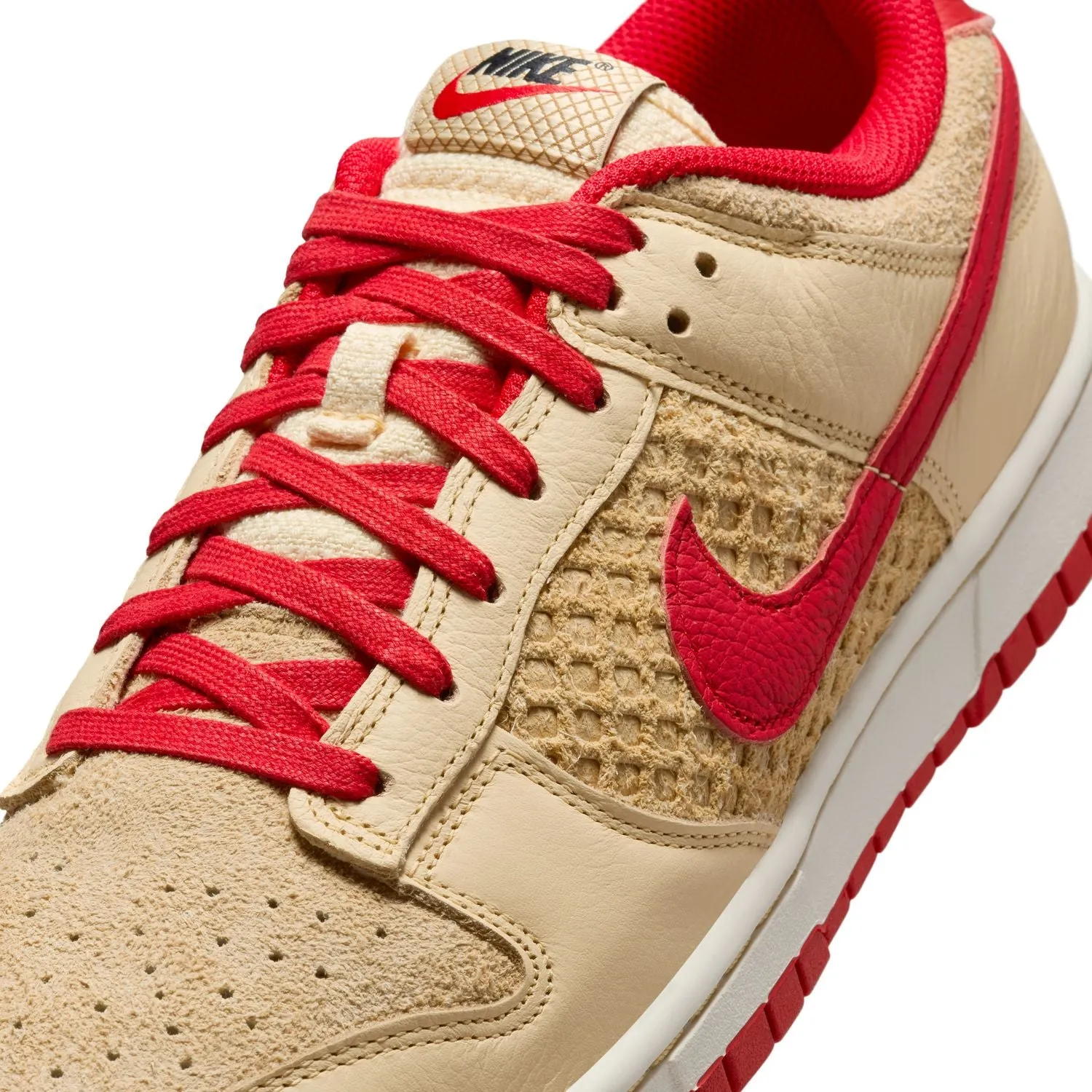 Dunk Low Retro SE 'Erdbeer-Waffel'