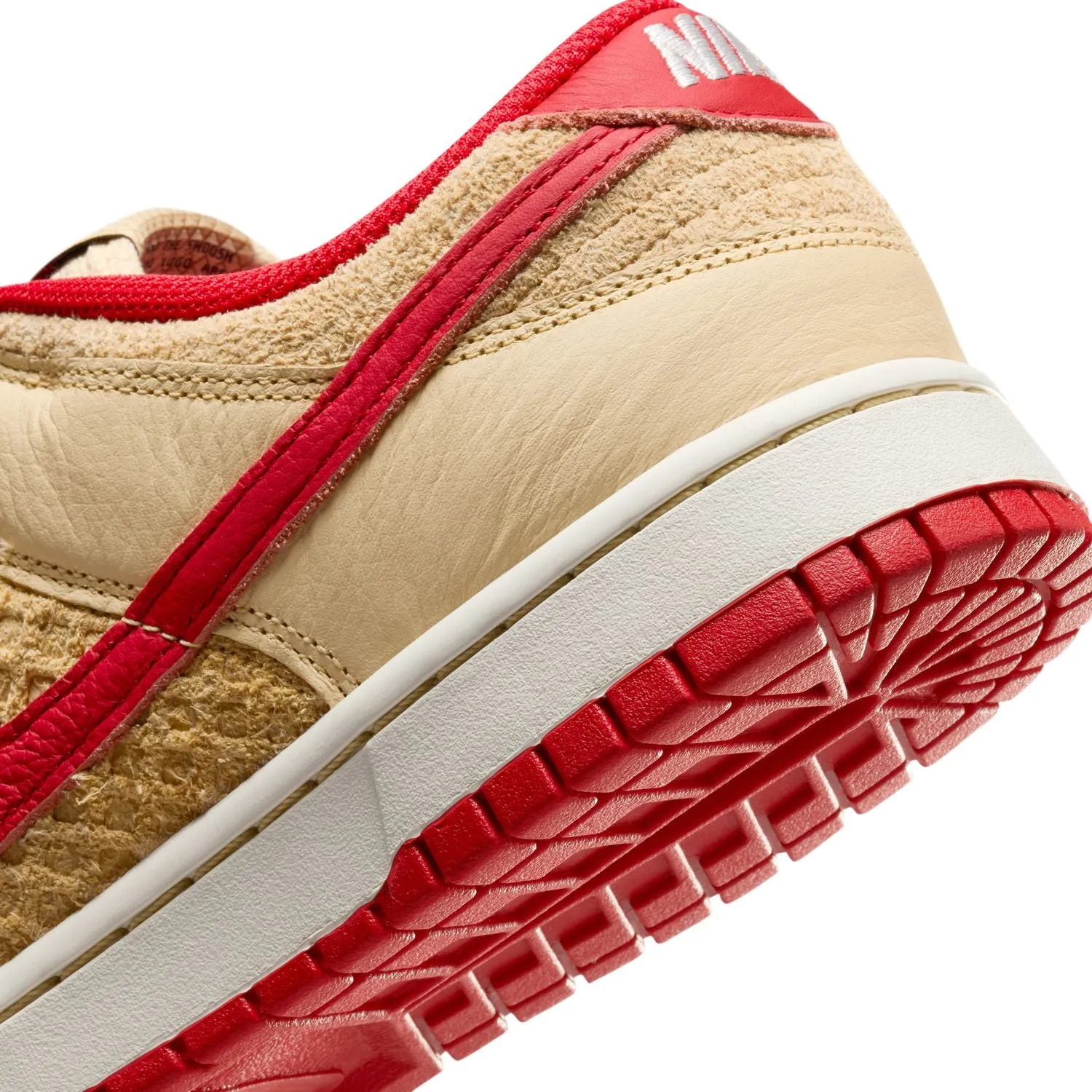 Dunk Low Retro SE 'Erdbeer-Waffel'