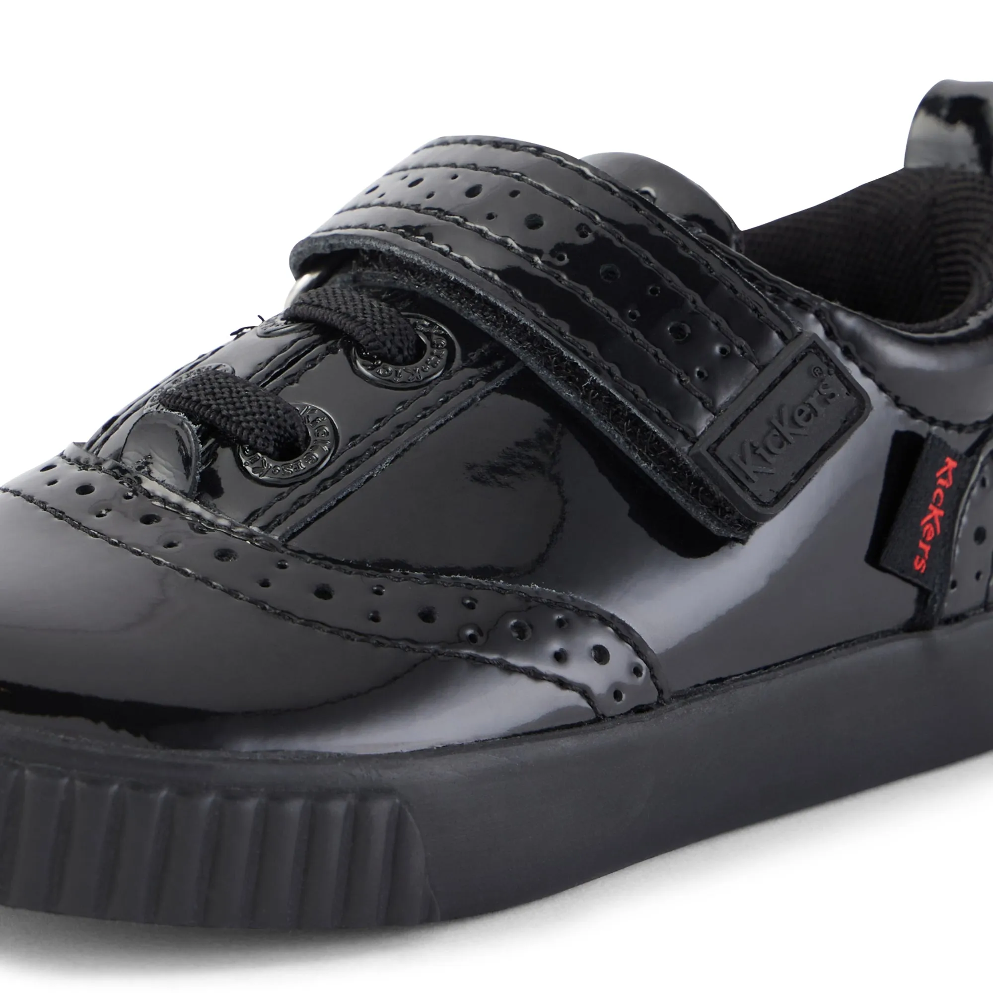 Kickers: Tovni Brogue Klettverschluss Schulschuhe für Mädchen - Glänzendes Schwarz