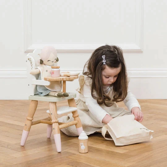 Le Toy Van Doll Nursing Set