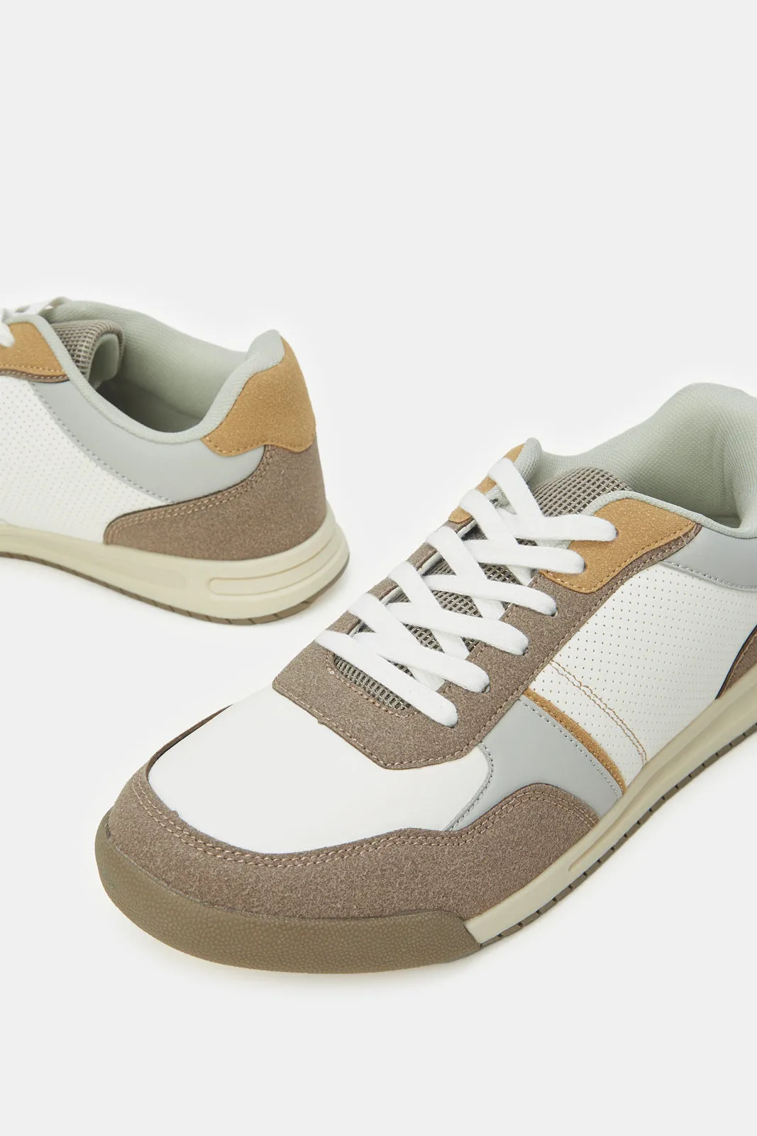 Herren Sneakers mit mehrfarbigen Verzierungen