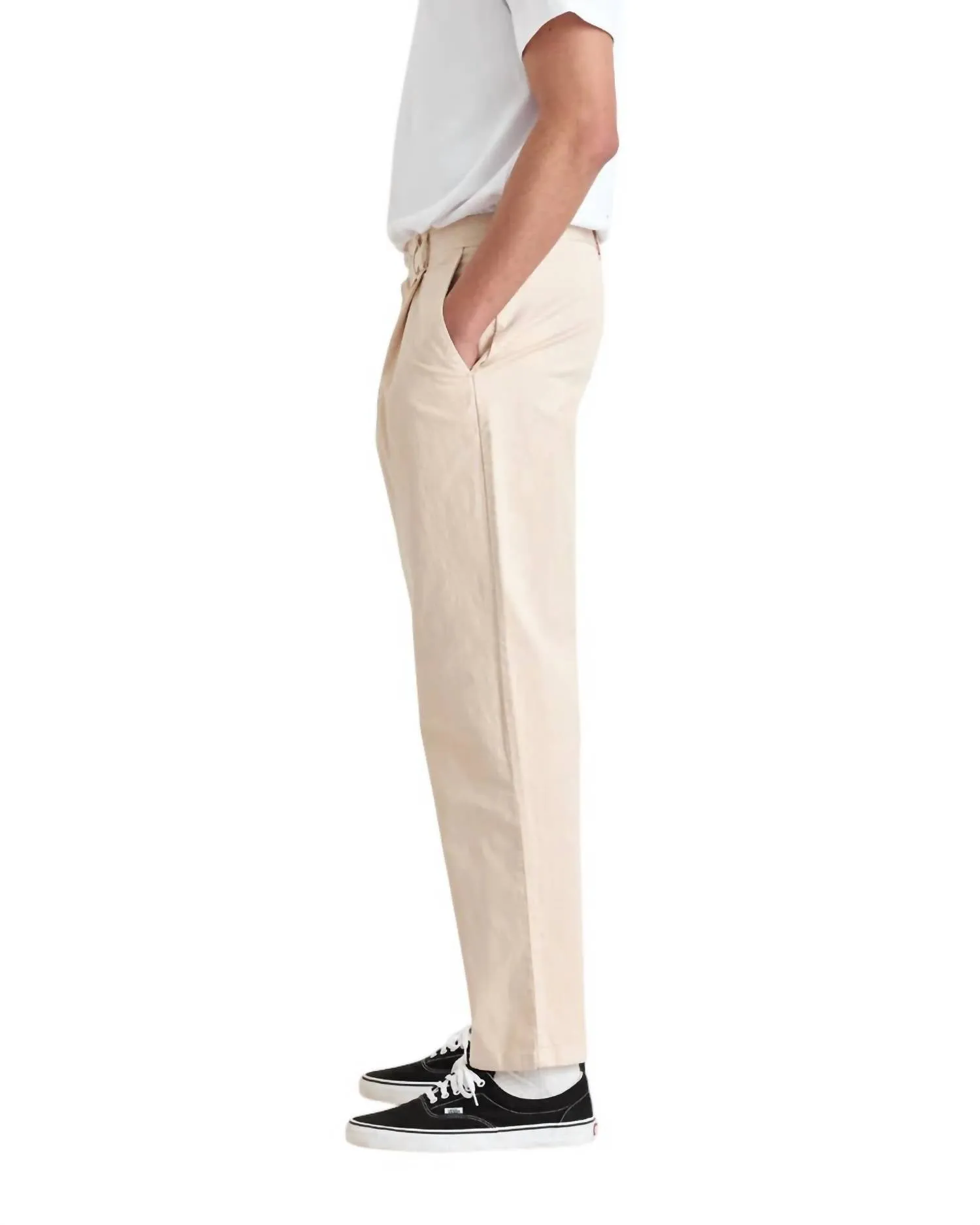 Faltenhose in Sand